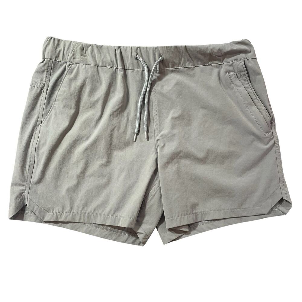 Realtree Fishing Shorts Men's Medium Gray Stretch 4.5‎ Inseam Mesh Zip Pockets